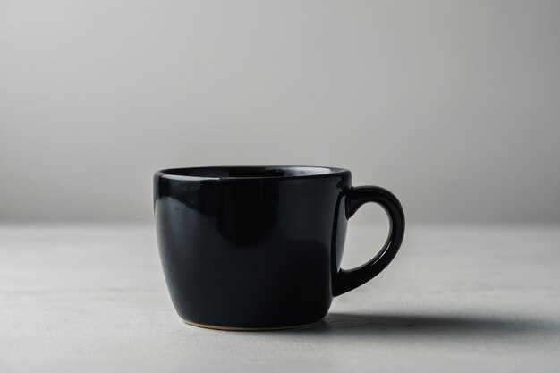 Photo clean black mug on white background