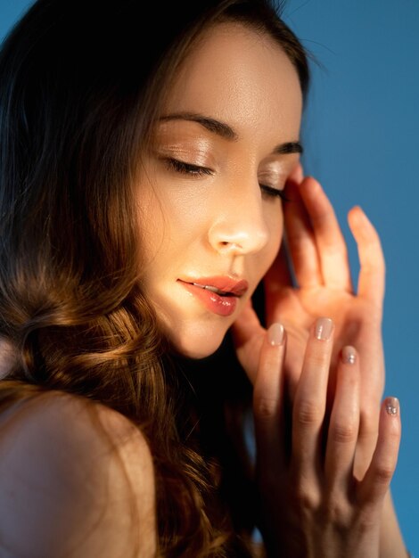 Foto pelle pulita modello spa terapia donna viso perfetto