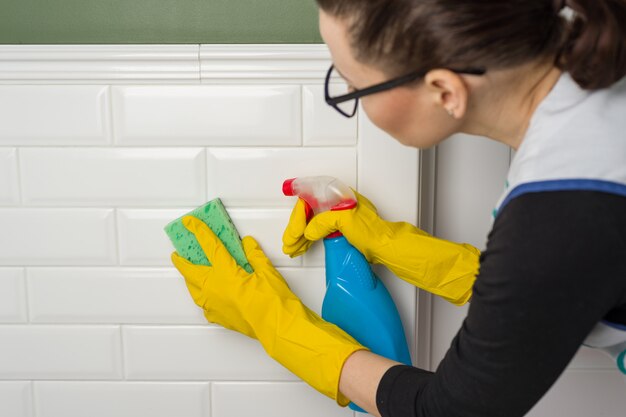 Clean walls in the toilet