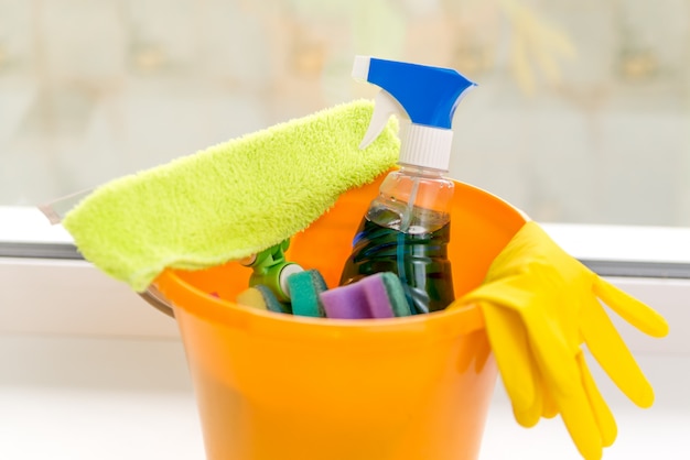 Чистящее ведро, аксессуары и чистящие средства
