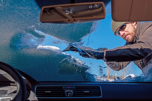 Photo cleaning car from snow