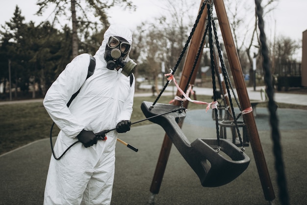 Pulizia e disinfezione nel parco giochi