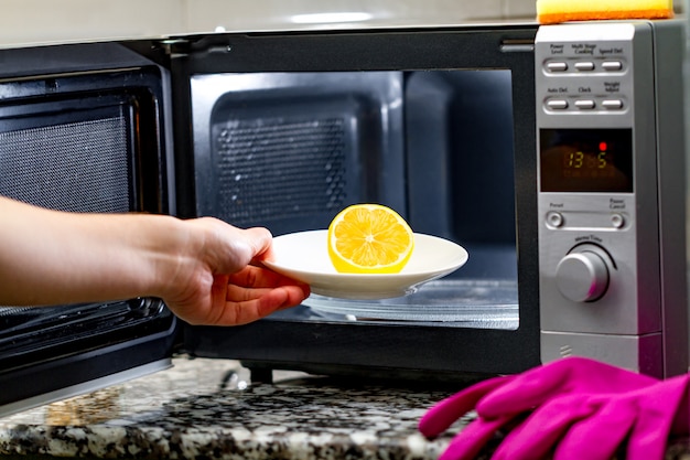 Cleaning a microwave using lemon 