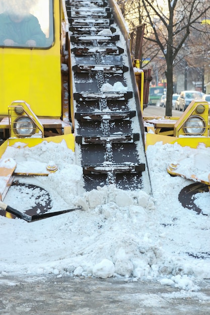 雪専用車からの道路清掃