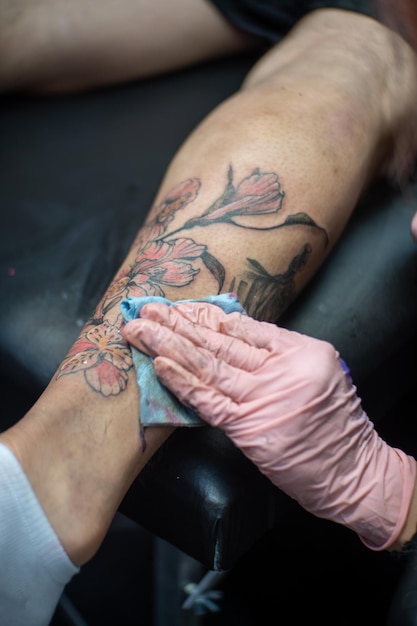 Cleaning the tattoo ink on the skin