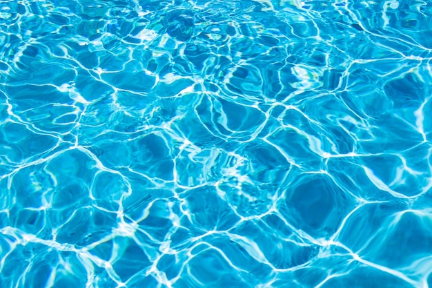 Photo clear blue water in swimming pool