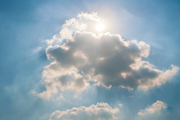 晴れた空と雲