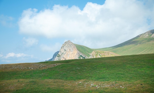 Cliff in nature Armenië zomertijd