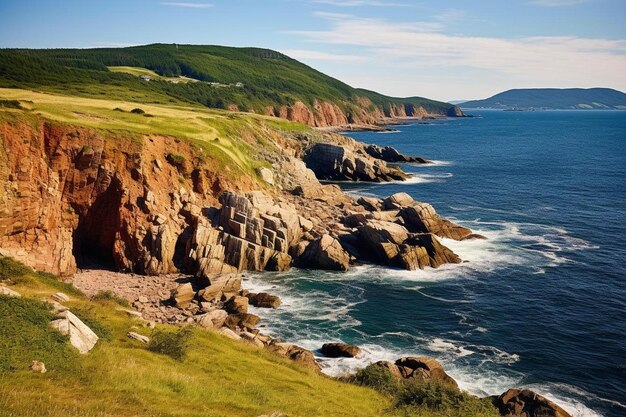 Photo a cliff with a house on the top and a hill in the background