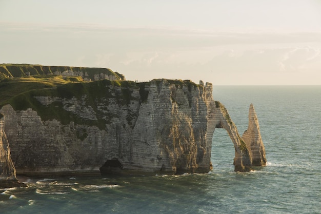 Foto scogliere di etretat in francia