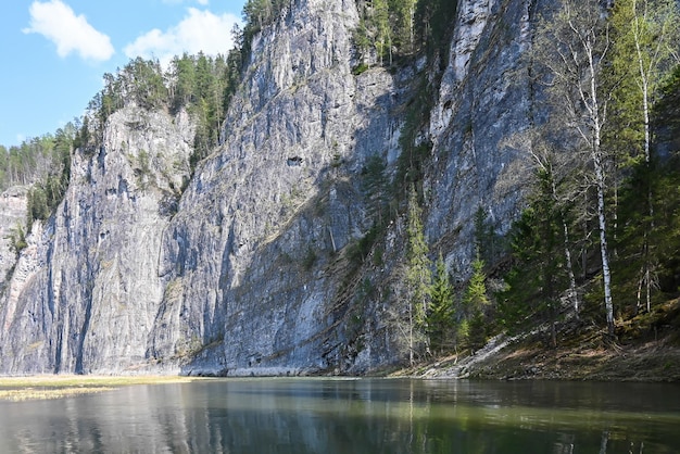 Scogliere sul fiume zilim