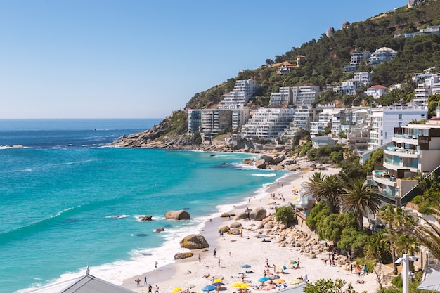 Clifton-strandmening en kustlijngebouwen in Cape Town, Zuid-Afrika