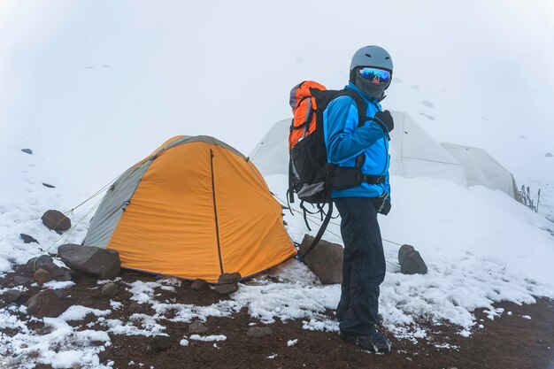 山の冬の登山家