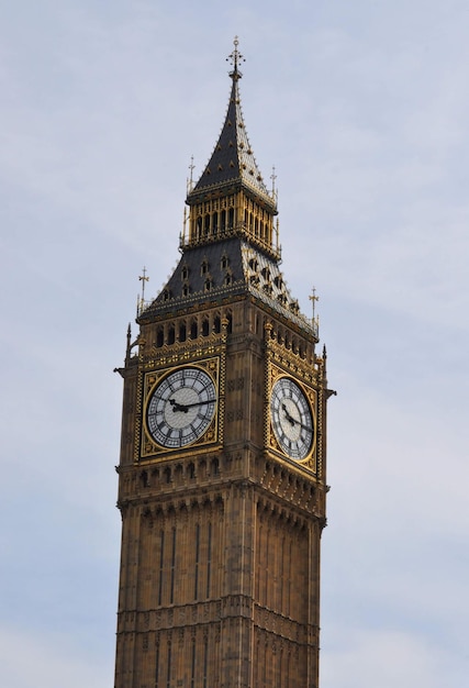 Photo the clock against the sky