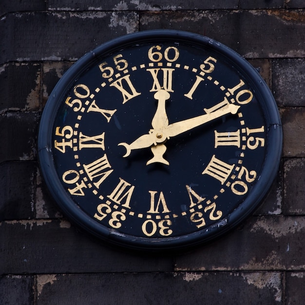 Foto orologio a edimburgo, royal mile, utile per le icone