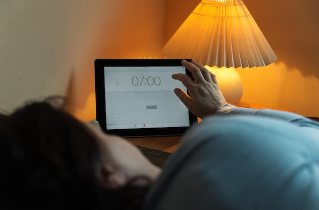 Clock in mobile phone Wake up early to work next morning
