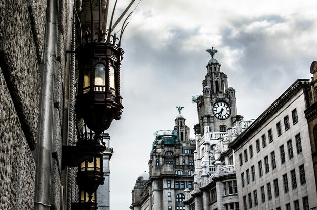 Фото Башня с часами в городе