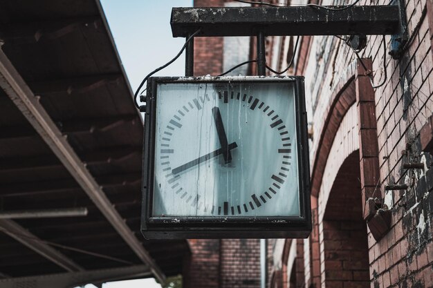 Foto orologio alla stazione ferroviaria