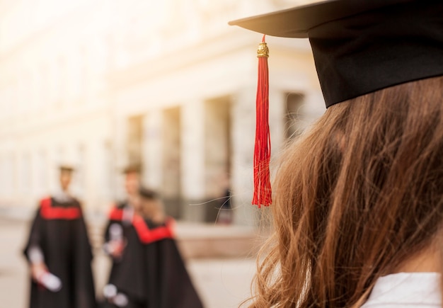 Close-up afgestudeerde studenten