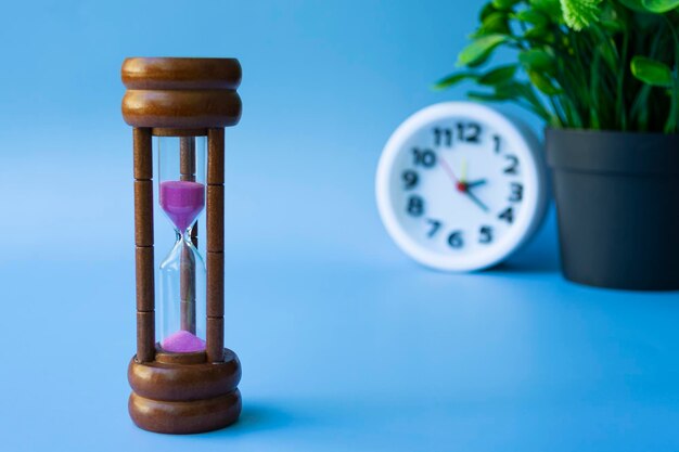 Photo close-up of alarm clock on table