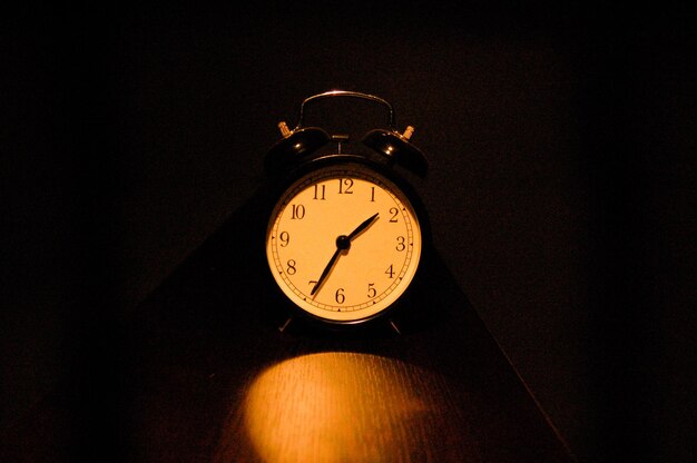 Photo close-up of alarm clock