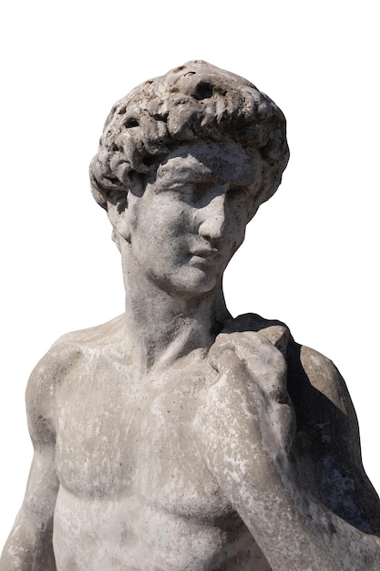白い背景に裸の男の古代の石の彫刻のクローズ アップ
