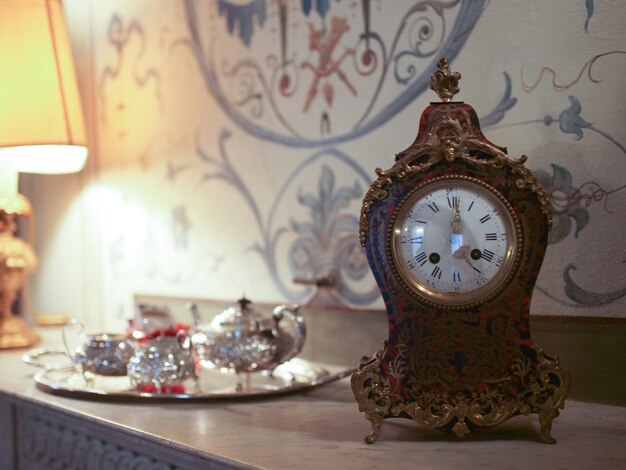 Photo close-up of antique clock