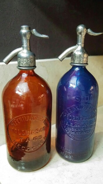 Photo close-up of antique old-fashioned bottles