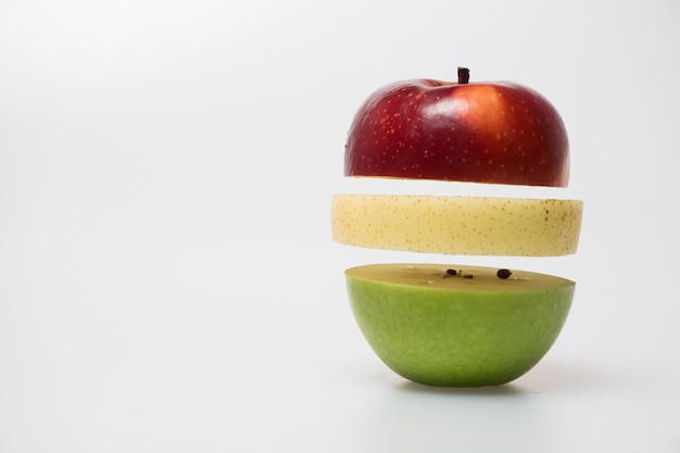 Photo close-up of apple against white background