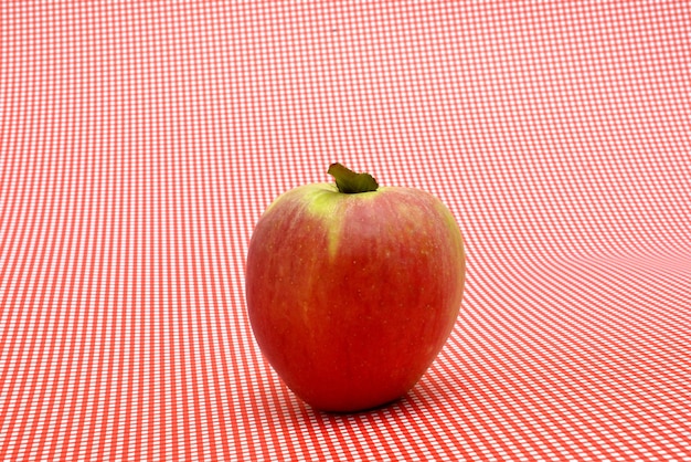 Photo close-up of apple on table