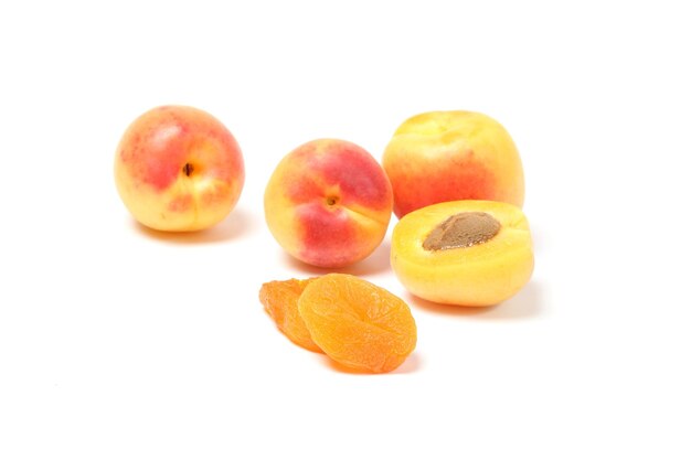 Photo close-up of apples on white background