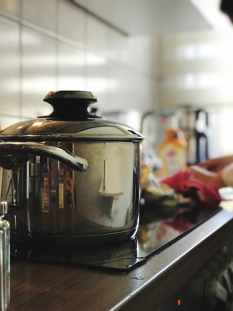 Foto prossimo piano di un apparecchio in cucina