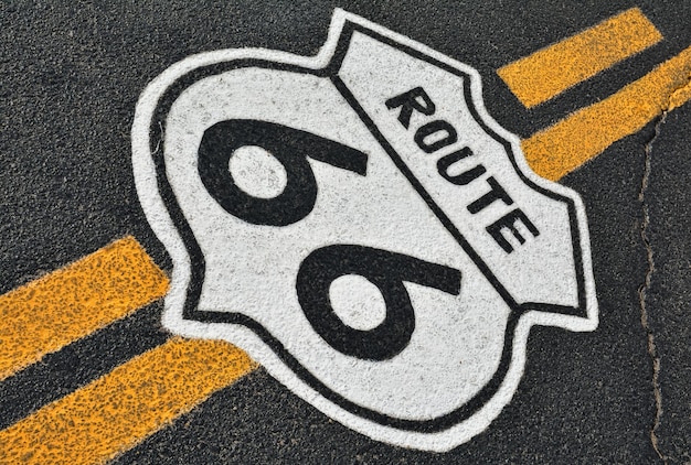Photo close-up of arrow symbol on road