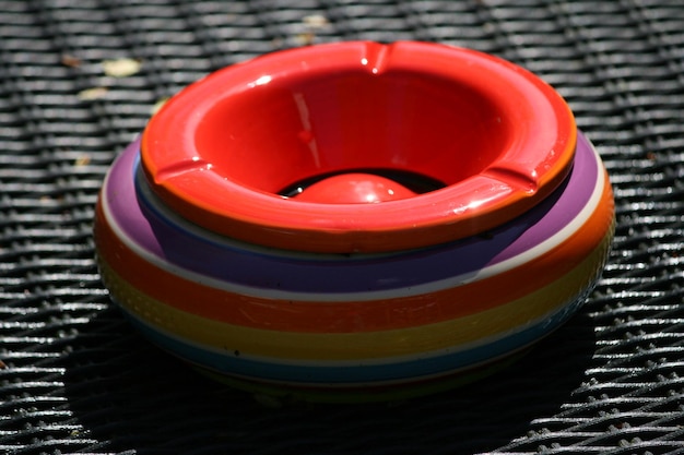 Photo close-up of ashtray on table