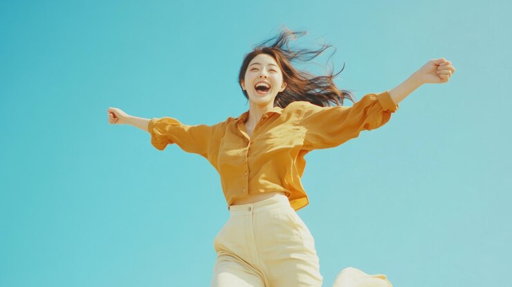 Photo 靠近在海灘上玩的亞洲女孩