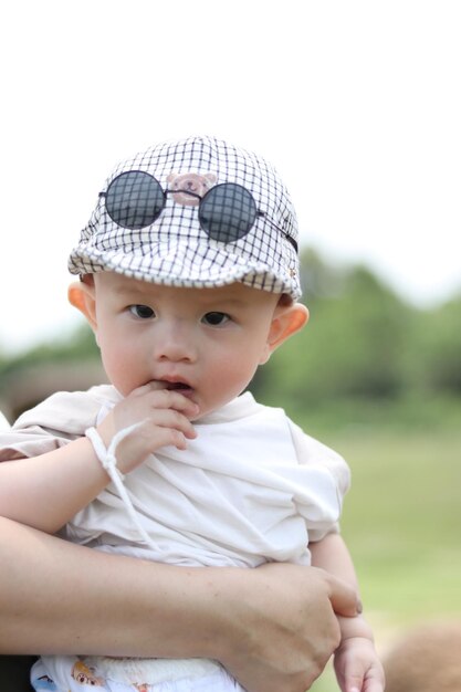 Photo close-up of baby girl in hat