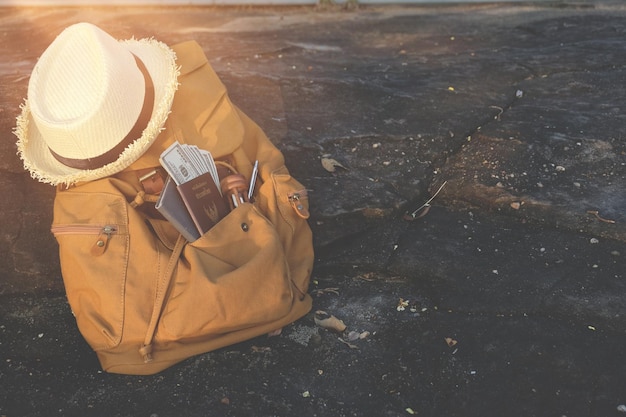 Photo close-up of backpack on field