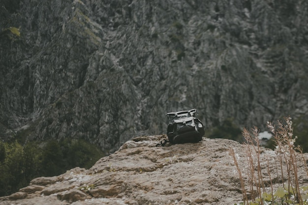 Photo close-up of bag on rock