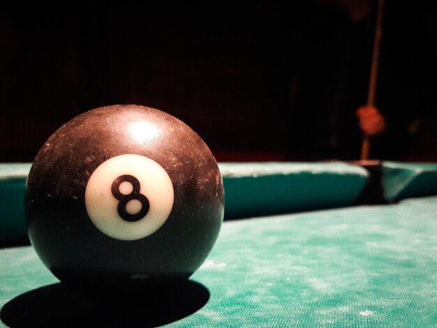 Photo close-up of ball on pool table