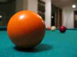 Photo close-up of ball on table