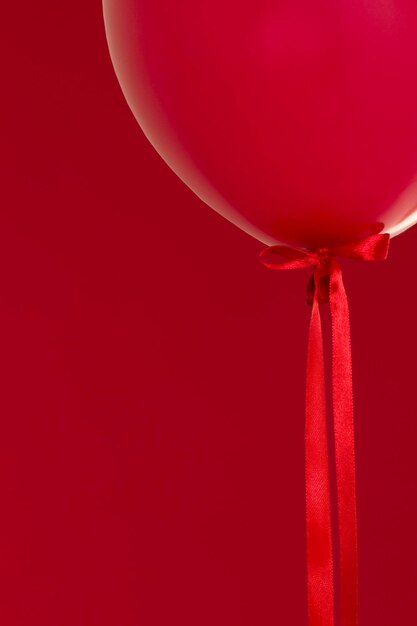 Photo close-up of balloon against red background