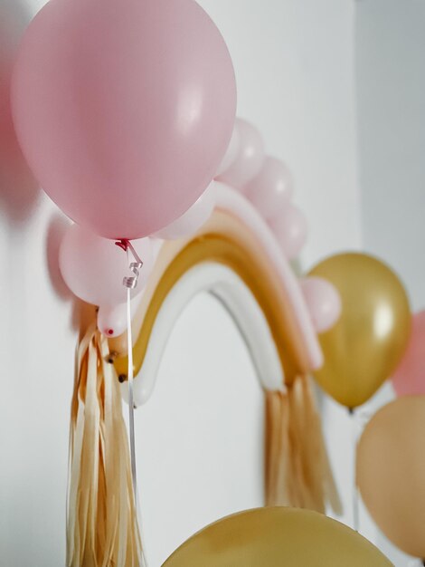 Photo close-up of balloons against white background