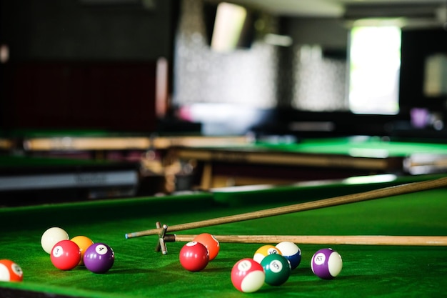 Photo close-up of balls on pool table