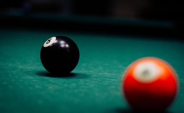 Photo close-up of balls on pool table