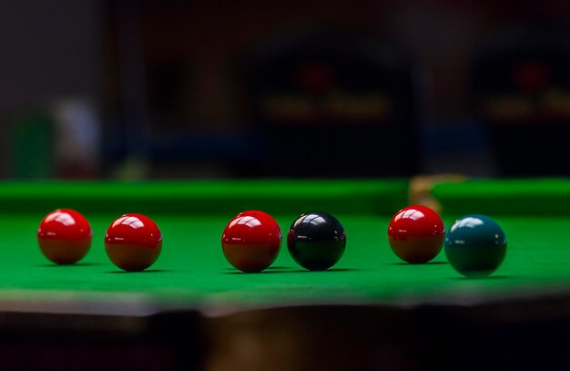 Photo close-up of balls on table