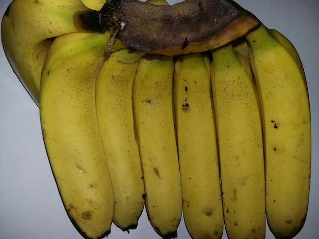 Foto prossimo piano delle banane sulla tavola