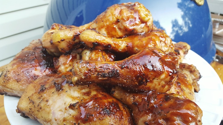 Photo close-up of barbecue chicken served in plate