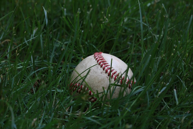 Photo close-up of baseball on grass