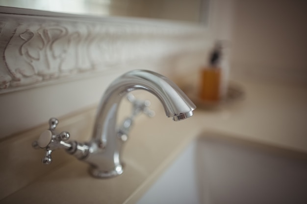 Photo close-up of basin and tap