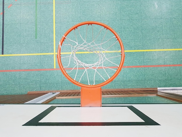 Photo close-up of basketball hoop